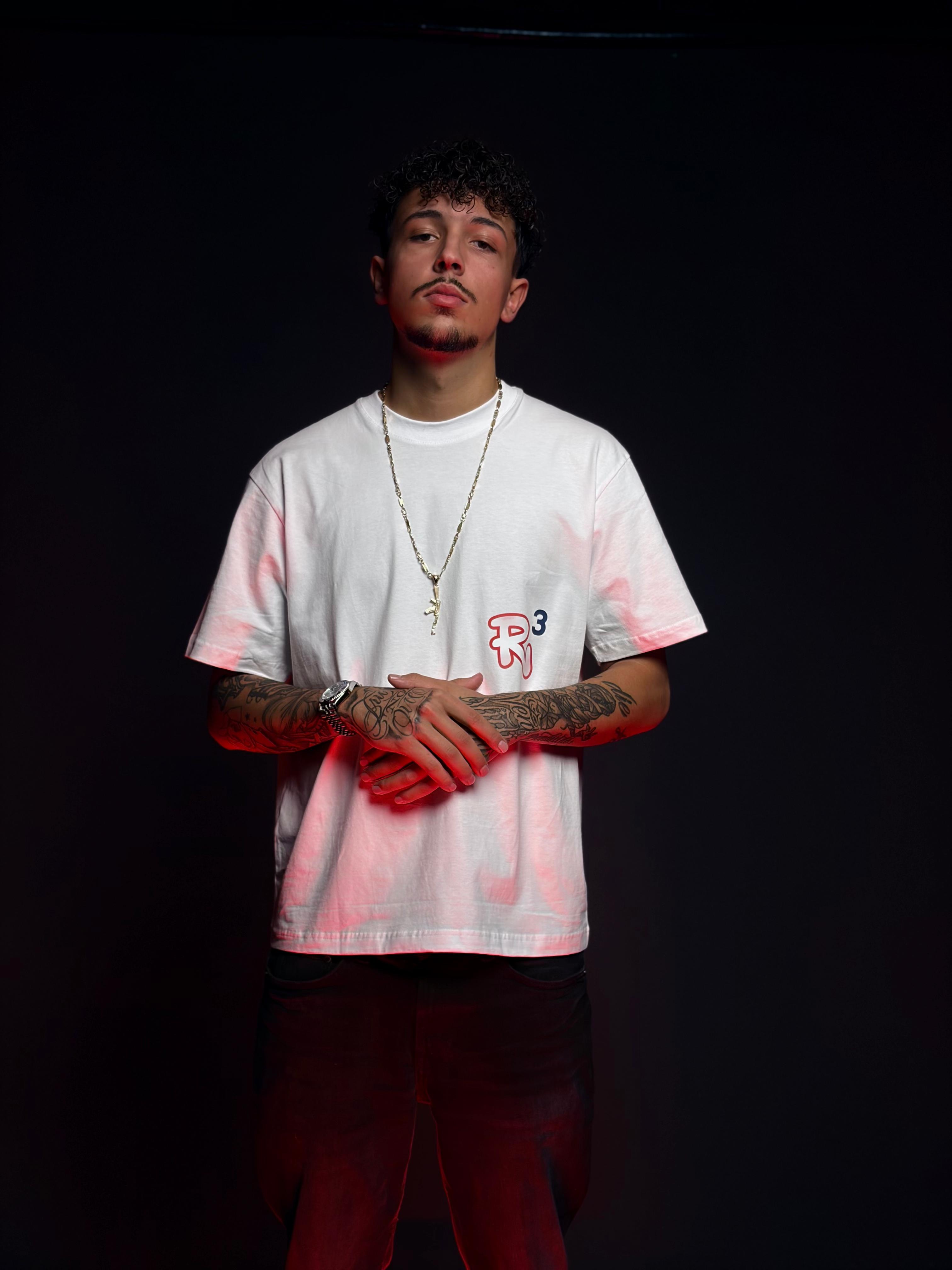 R³ "HHLAYÉ" — Close Up